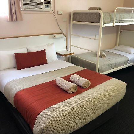 Bradman Motor Inn Cootamundra Exterior photo