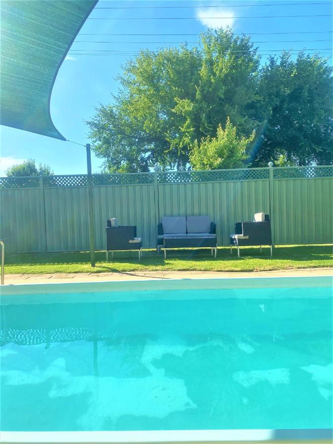 Bradman Motor Inn Cootamundra Exterior photo